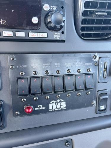 FREIGHTLINER BUSINESS CLASS M2 106