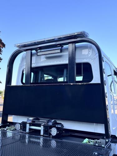 FREIGHTLINER BUSINESS CLASS M2 106 PLUS