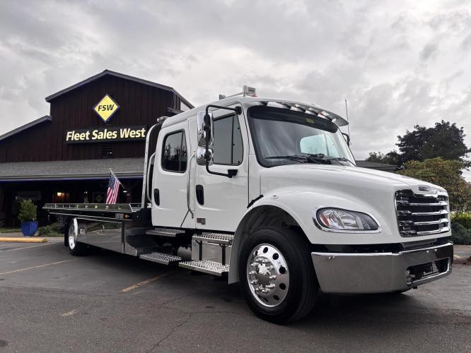 FREIGHTLINER BUSINESS CLASS M2 106 PLUS