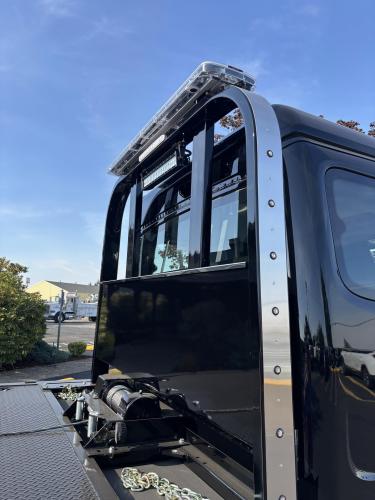 FREIGHTLINER BUSINESS CLASS M2 106 PLUS