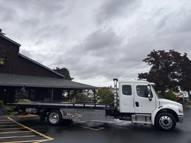 FREIGHTLINER BUSINESS CLASS M2 106
