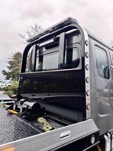 FREIGHTLINER BUSINESS CLASS M2 106 PLUS