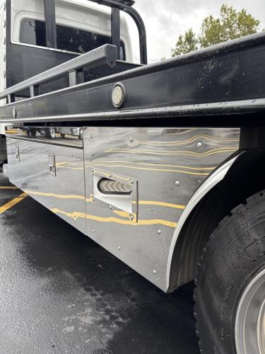 FREIGHTLINER BUSINESS CLASS M2 106
