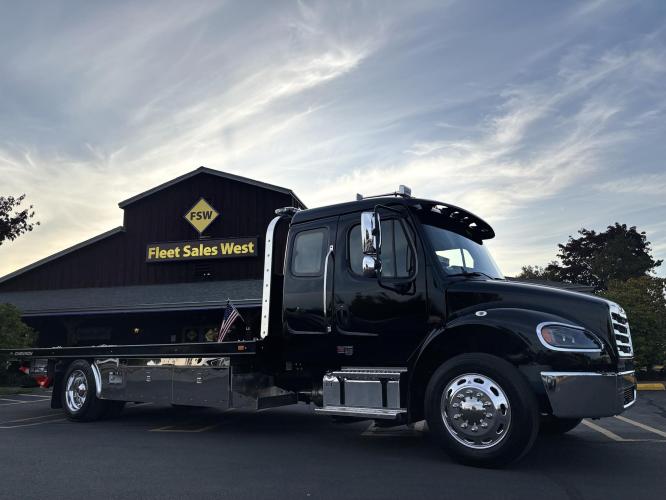 FREIGHTLINER BUSINESS CLASS M2 106 PLUS