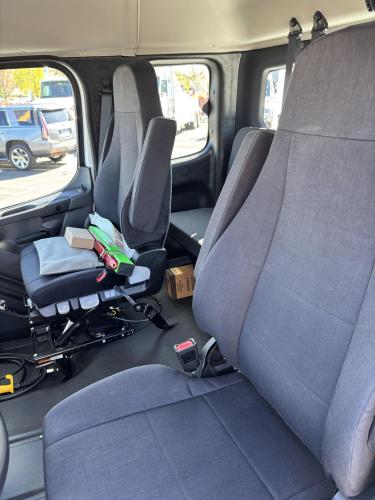 FREIGHTLINER BUSINESS CLASS M2 106 PLUS