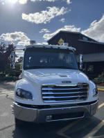 FREIGHTLINER BUSINESS CLASS M2 106 PLUS