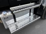 FREIGHTLINER BUSINESS CLASS M2 106 PLUS