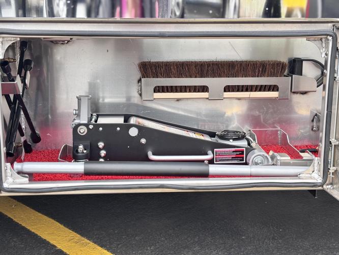 FREIGHTLINER BUSINESS CLASS M2 106 PLUS