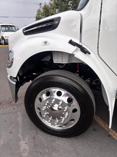 FREIGHTLINER BUSINESS CLASS M2 106 PLUS