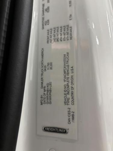 FREIGHTLINER BUSINESS CLASS M2 106 PLUS