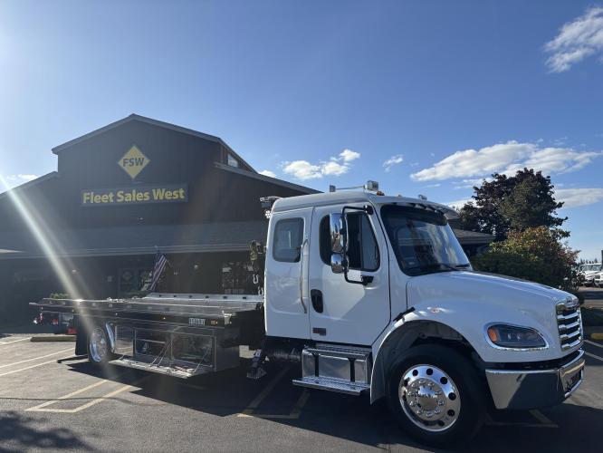 FREIGHTLINER BUSINESS CLASS M2 106 PLUS