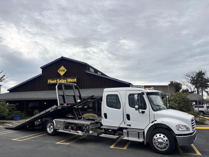 FREIGHTLINER BUSINESS CLASS M2 106 PLUS