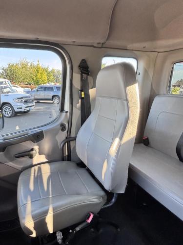 FREIGHTLINER BUSINESS CLASS M2 106