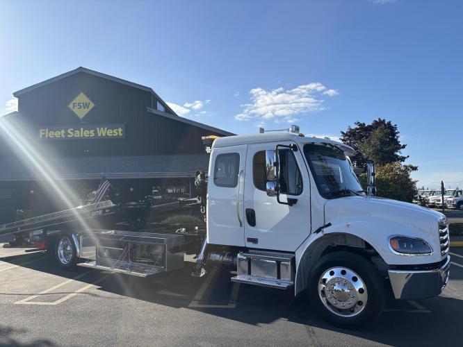 FREIGHTLINER BUSINESS CLASS M2 106 PLUS
