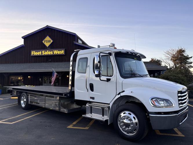 FREIGHTLINER BUSINESS CLASS M2 106 PLUS