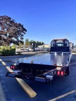FREIGHTLINER BUSINESS CLASS M2 106 PLUS