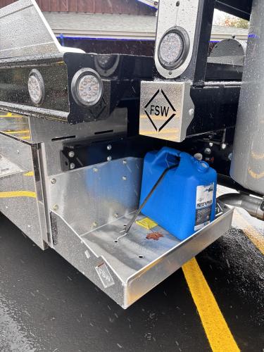 FREIGHTLINER BUSINESS CLASS M2 106 PLUS