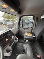 FREIGHTLINER BUSINESS CLASS M2 106