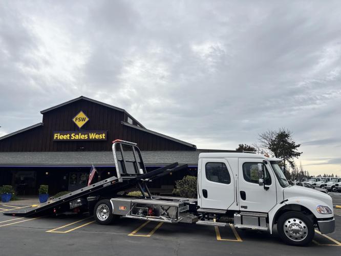 FREIGHTLINER BUSINESS CLASS M2 106 PLUS