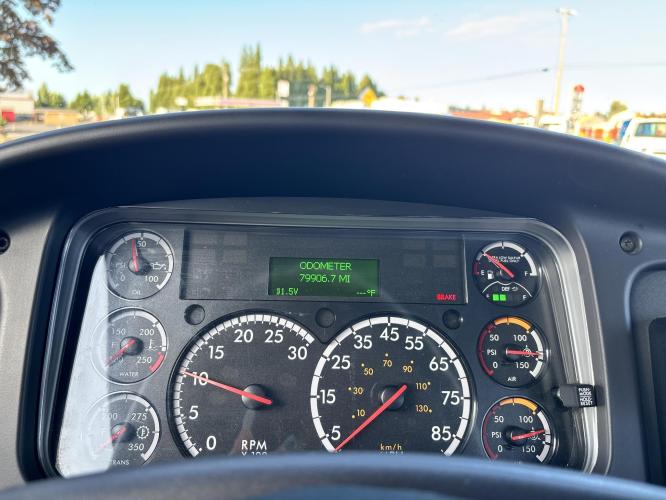 FREIGHTLINER BUSINESS CLASS M2 106