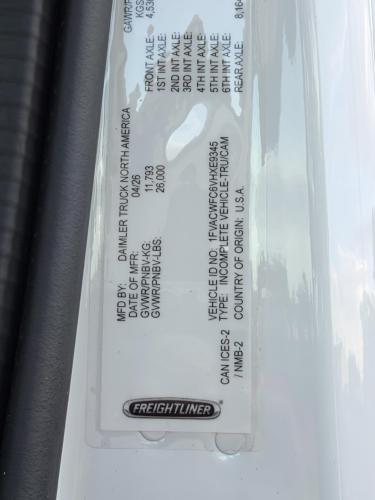 FREIGHTLINER BUSINESS CLASS M2 106 PLUS