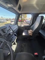 FREIGHTLINER BUSINESS CLASS M2 106 PLUS