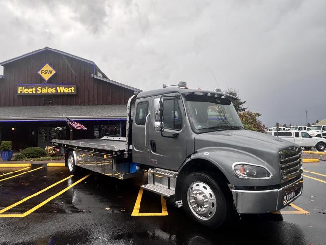 FREIGHTLINER BUSINESS CLASS M2 106 PLUS