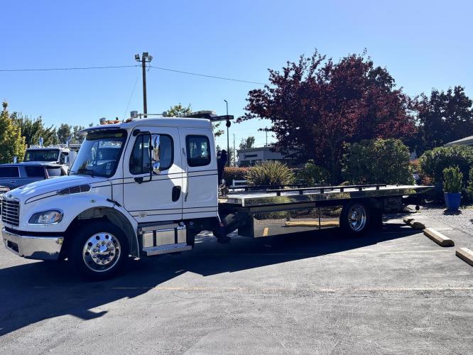 FREIGHTLINER BUSINESS CLASS M2 106