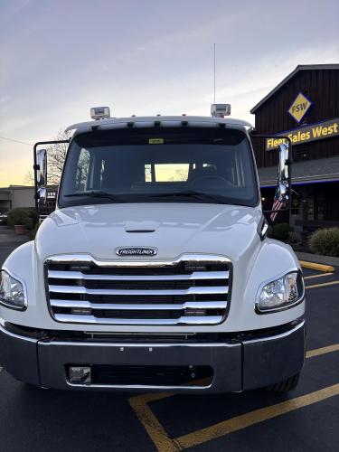 FREIGHTLINER BUSINESS CLASS M2 106 PLUS