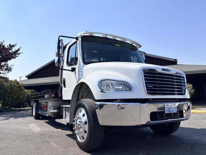 FREIGHTLINER BUSINESS CLASS M2 106