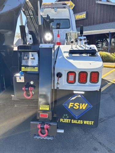 FREIGHTLINER BUSINESS CLASS M2 106 PLUS