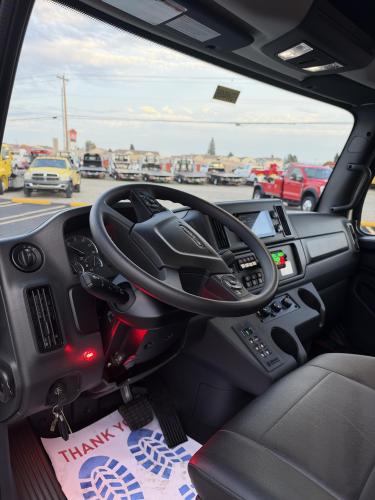 FREIGHTLINER BUSINESS CLASS M2 106 PLUS