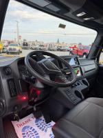 FREIGHTLINER BUSINESS CLASS M2 106 PLUS