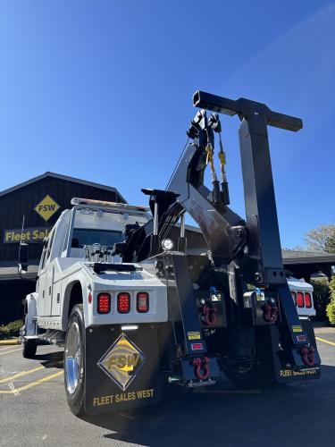 FREIGHTLINER BUSINESS CLASS M2 106 PLUS