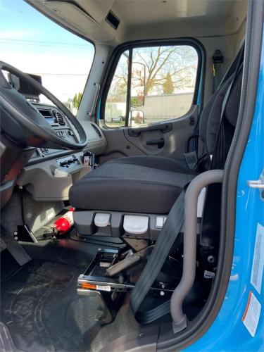 FREIGHTLINER BUSINESS CLASS M2 106