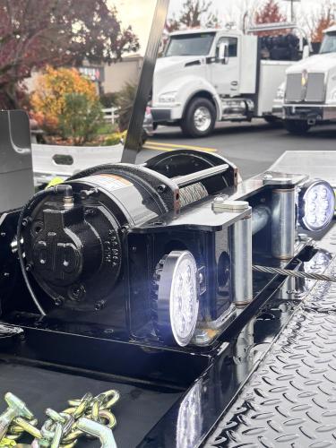 FREIGHTLINER BUSINESS CLASS M2 106 PLUS