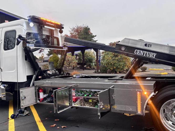 FREIGHTLINER BUSINESS CLASS M2 106 PLUS