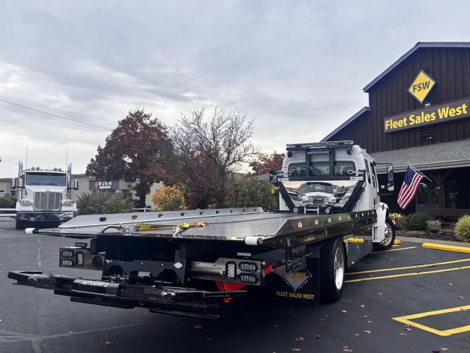 FREIGHTLINER BUSINESS CLASS M2 106 PLUS