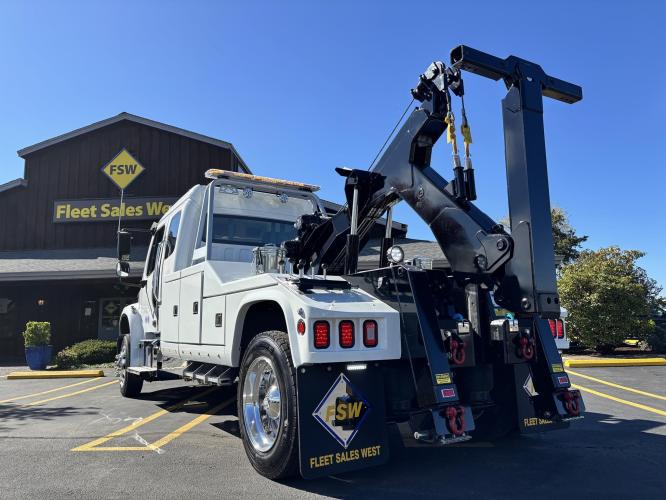 FREIGHTLINER BUSINESS CLASS M2 106 PLUS