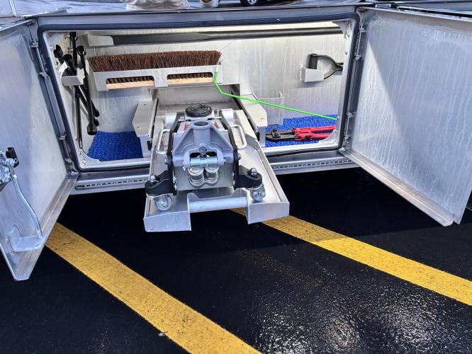 FREIGHTLINER BUSINESS CLASS M2 106 PLUS