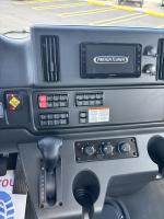 FREIGHTLINER BUSINESS CLASS M2 106 PLUS