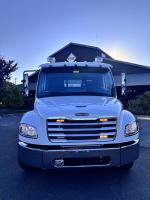 FREIGHTLINER BUSINESS CLASS M2 106 PLUS