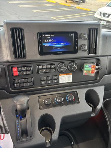 FREIGHTLINER BUSINESS CLASS M2 106 PLUS