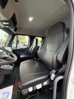 FREIGHTLINER BUSINESS CLASS M2 106 PLUS