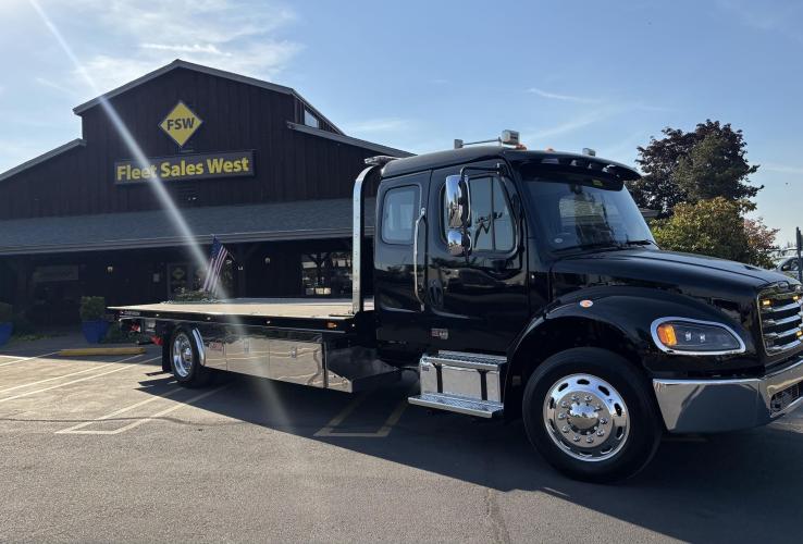 FREIGHTLINER BUSINESS CLASS M2 106 PLUS