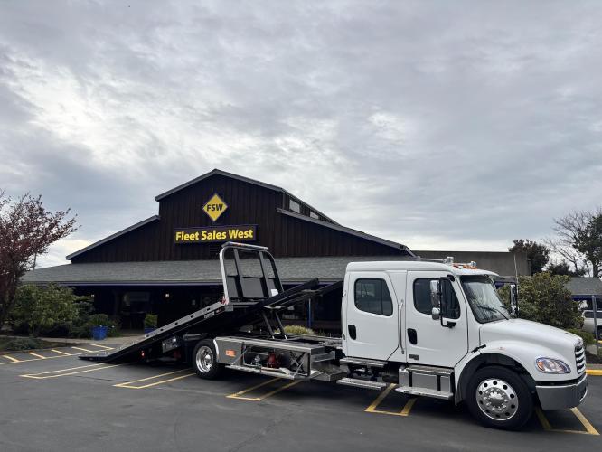 FREIGHTLINER BUSINESS CLASS M2 106 PLUS