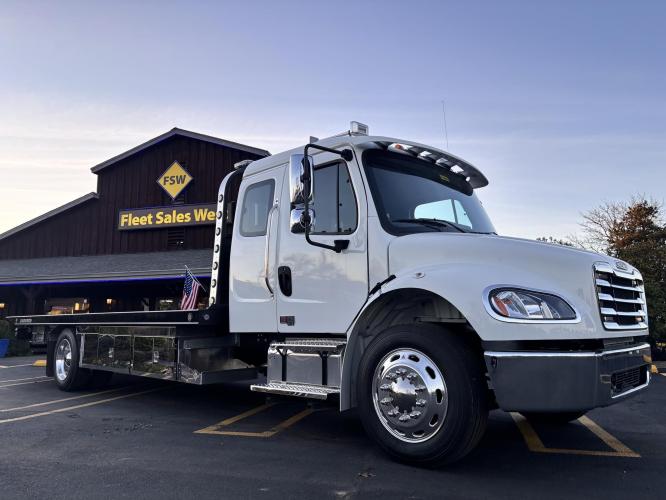 FREIGHTLINER BUSINESS CLASS M2 106 PLUS