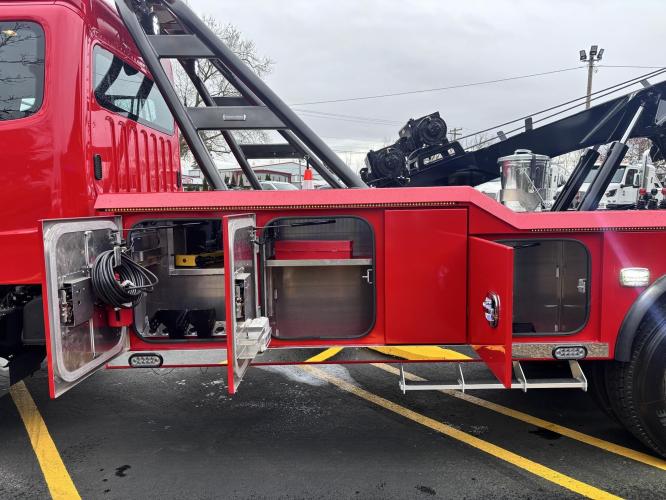 FREIGHTLINER BUSINESS CLASS M2 106