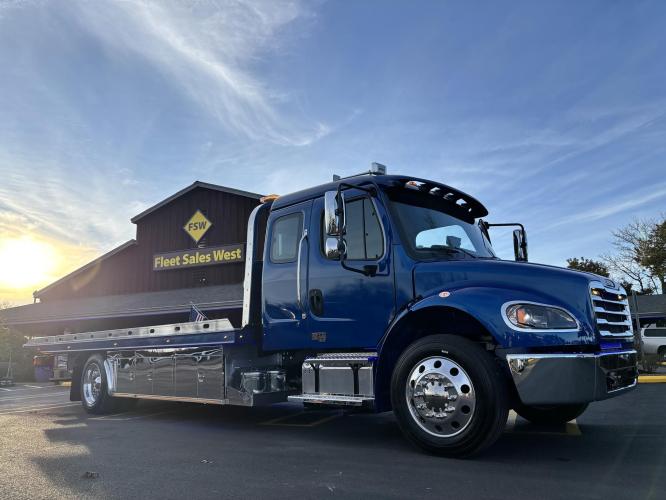 FREIGHTLINER BUSINESS CLASS M2 106 PLUS