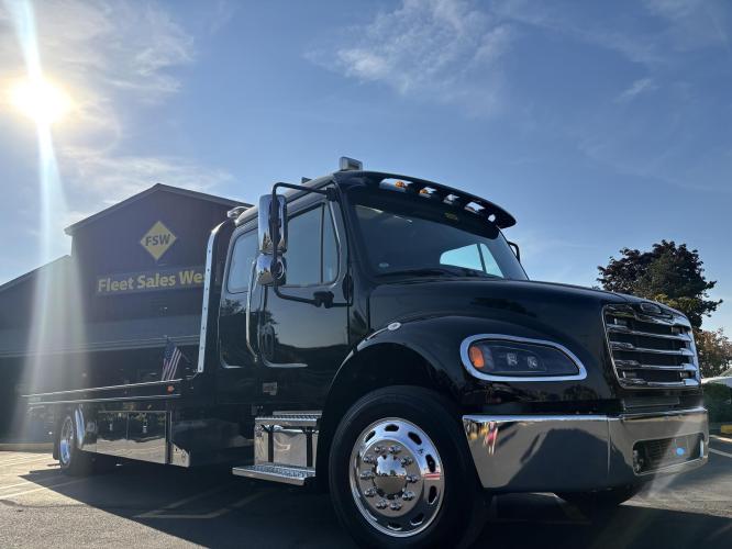 FREIGHTLINER BUSINESS CLASS M2 106 PLUS